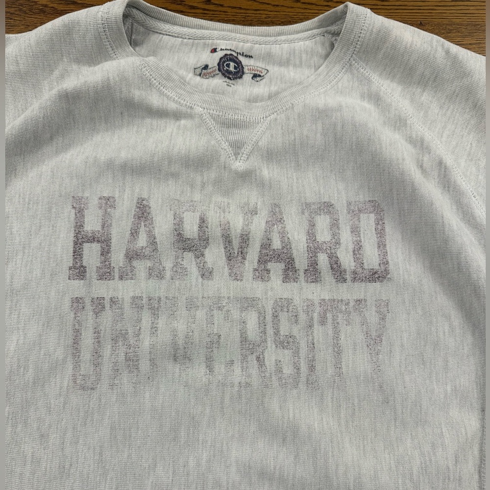 Vintage 90s Harvard University sweatshirt.